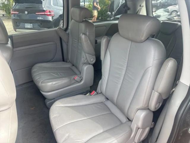 2010 Kia Sedona LX
