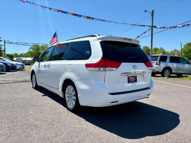 2013 Toyota Sienna XLE V6 8 Passenger