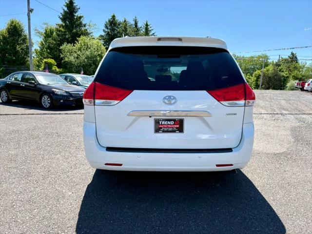 2013 Toyota Sienna XLE V6 8 Passenger