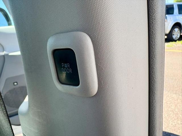 2013 Toyota Sienna XLE V6 8 Passenger