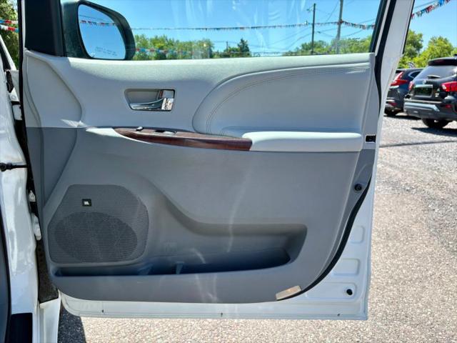 2013 Toyota Sienna XLE V6 8 Passenger