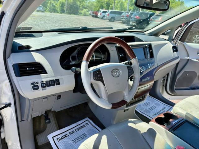 2013 Toyota Sienna XLE V6 8 Passenger