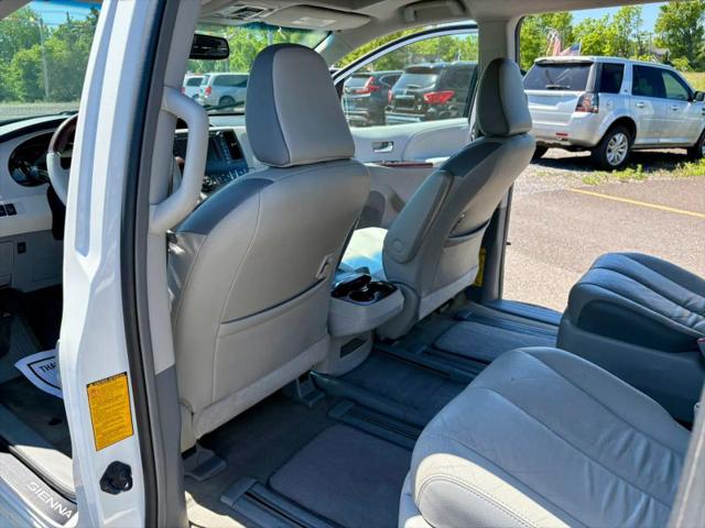 2013 Toyota Sienna XLE V6 8 Passenger