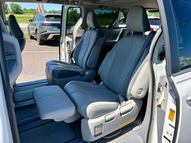 2013 Toyota Sienna XLE V6 8 Passenger