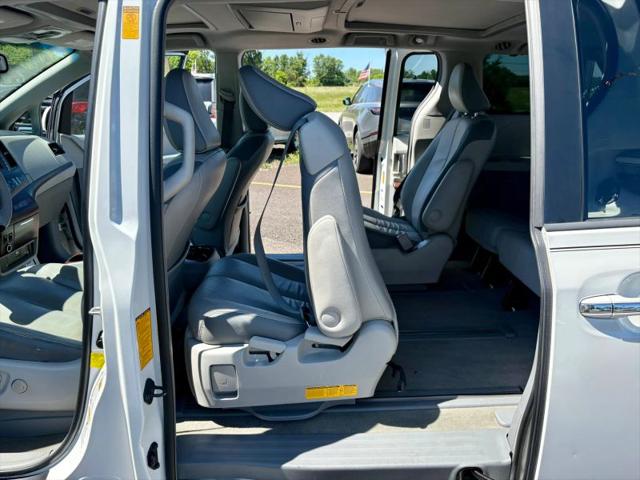 2013 Toyota Sienna XLE V6 8 Passenger