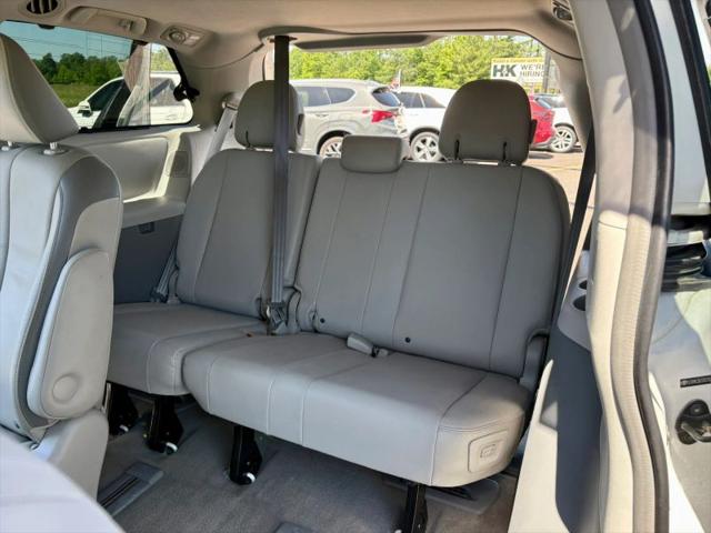 2013 Toyota Sienna XLE V6 8 Passenger