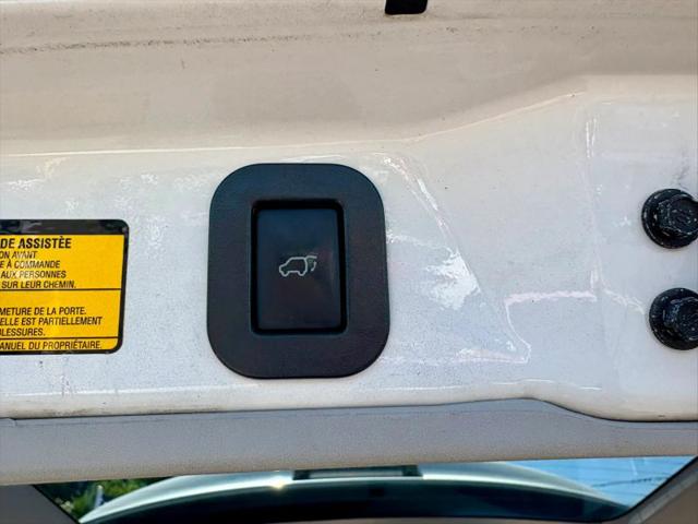 2013 Toyota Sienna XLE V6 8 Passenger