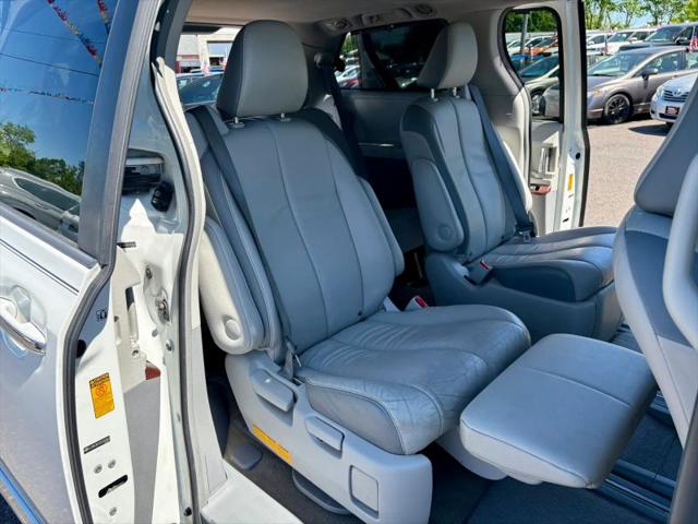 2013 Toyota Sienna XLE V6 8 Passenger