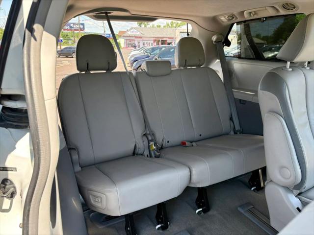 2013 Toyota Sienna XLE V6 8 Passenger