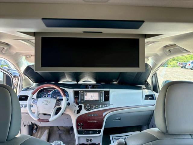 2013 Toyota Sienna XLE V6 8 Passenger