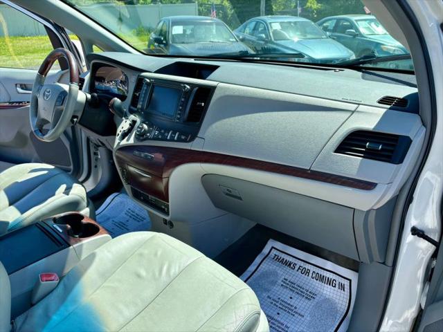 2013 Toyota Sienna XLE V6 8 Passenger