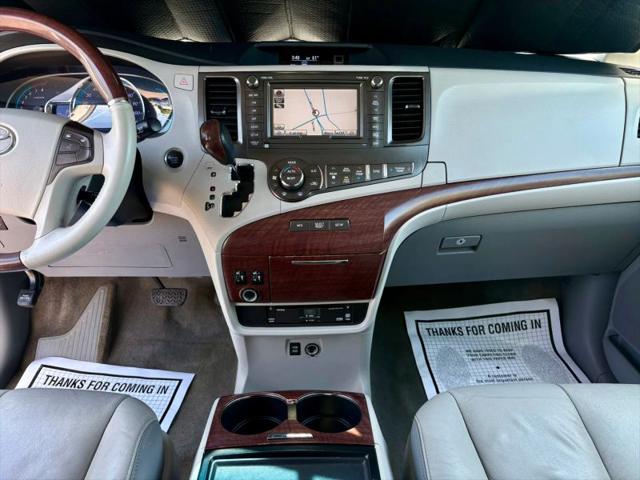 2013 Toyota Sienna XLE V6 8 Passenger