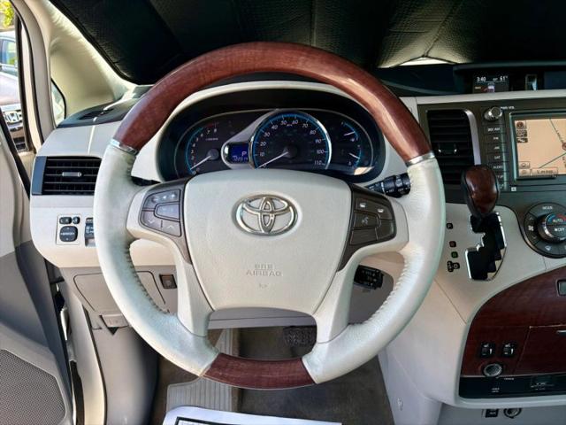 2013 Toyota Sienna XLE V6 8 Passenger