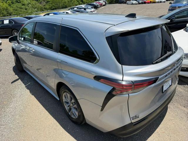 2021 Toyota Sienna LE