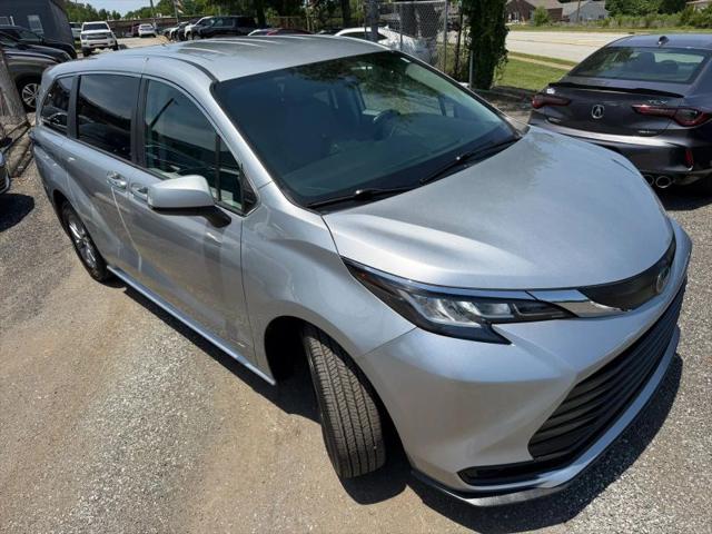 2021 Toyota Sienna LE