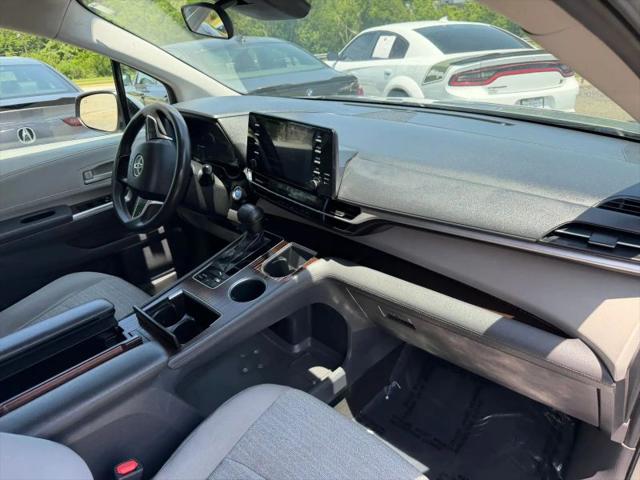 2021 Toyota Sienna LE