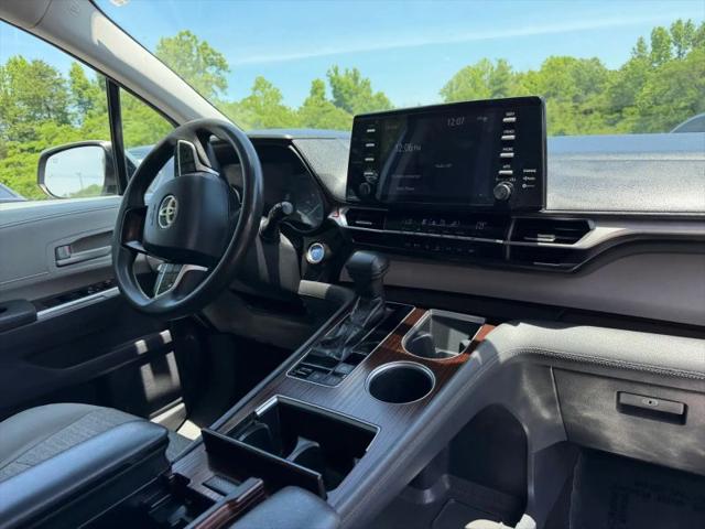 2021 Toyota Sienna LE