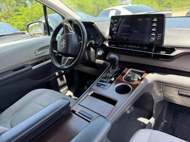 2021 Toyota Sienna LE