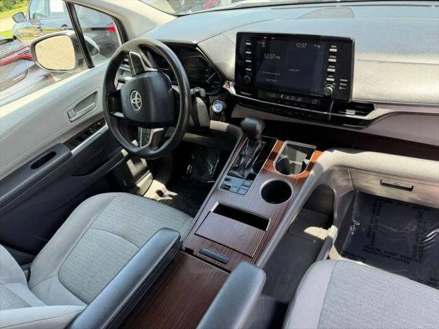 2021 Toyota Sienna LE