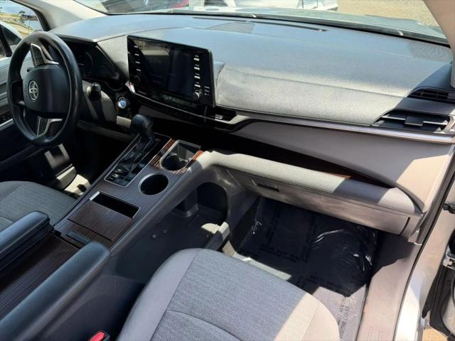 2021 Toyota Sienna LE