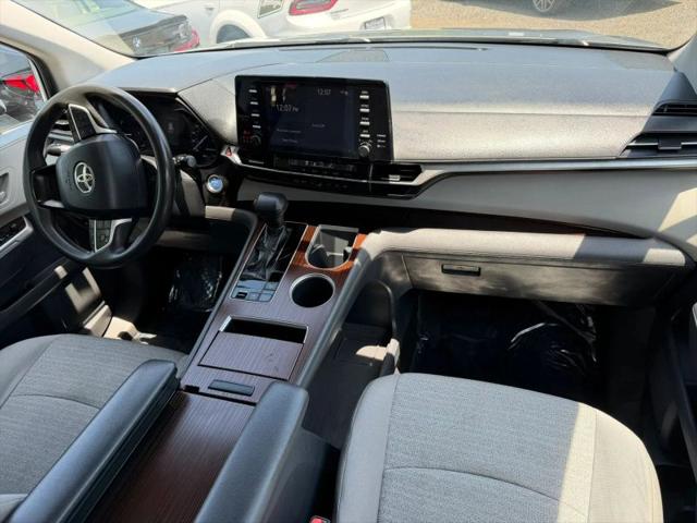 2021 Toyota Sienna LE
