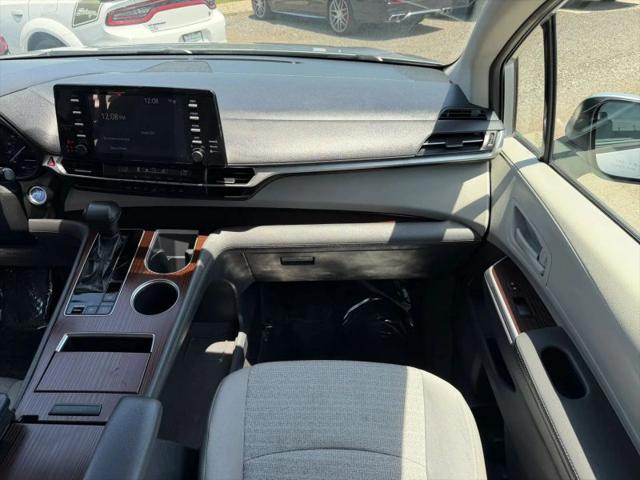 2021 Toyota Sienna LE