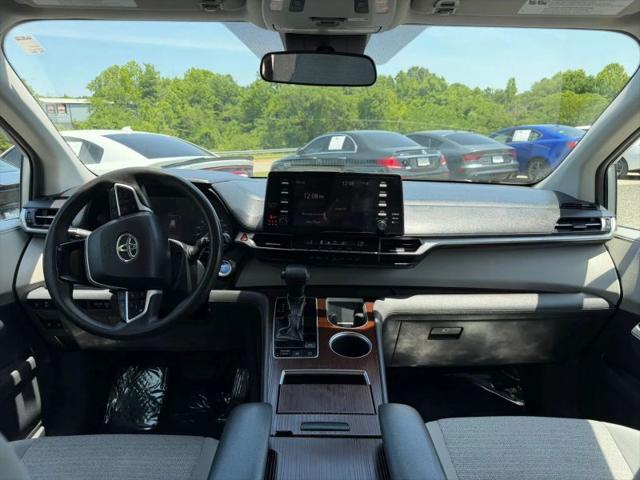 2021 Toyota Sienna LE