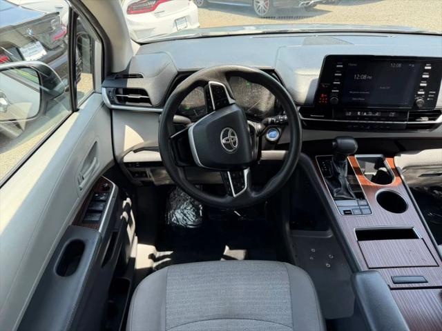 2021 Toyota Sienna LE