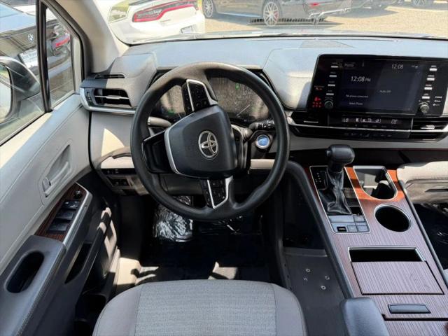 2021 Toyota Sienna LE