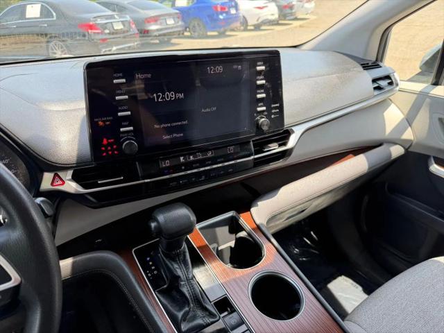 2021 Toyota Sienna LE