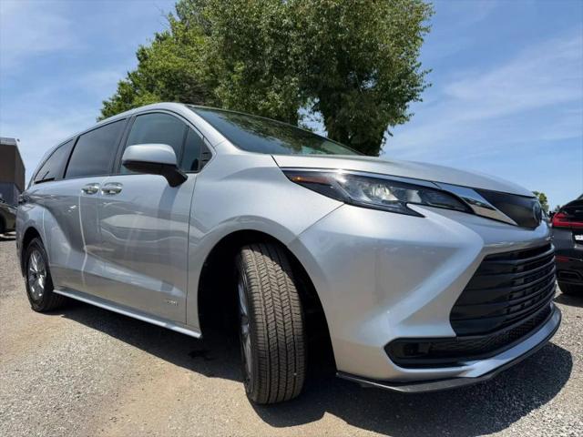 2021 Toyota Sienna LE