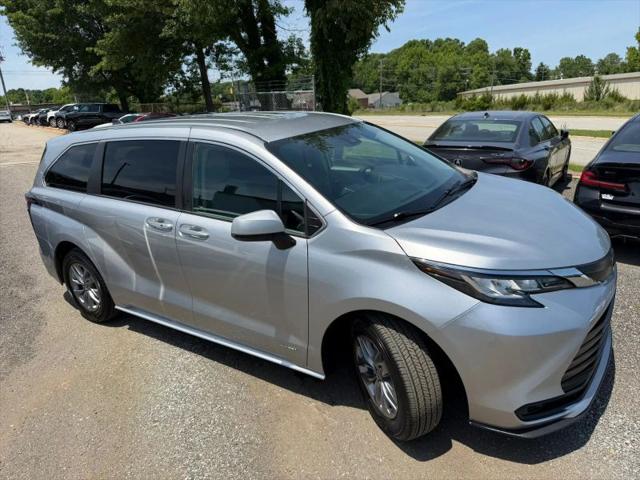 2021 Toyota Sienna LE