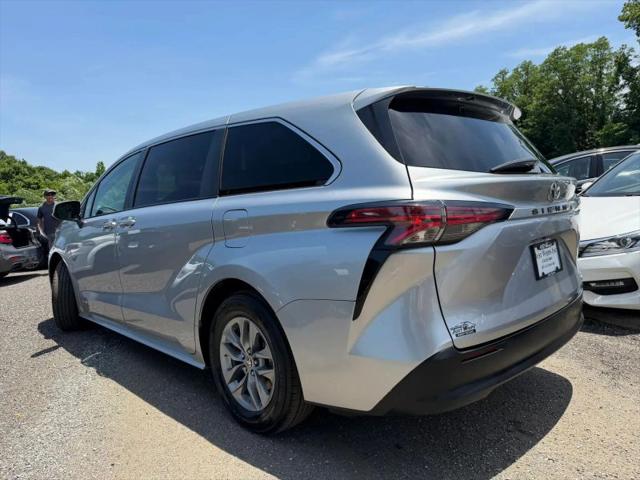 2021 Toyota Sienna LE