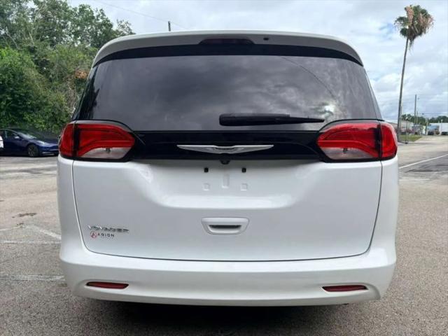 2023 Chrysler Voyager LX