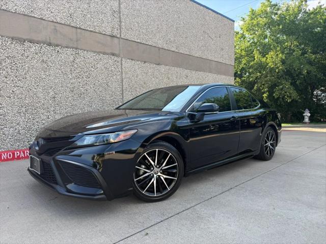 2023 Toyota Camry SE Hybrid