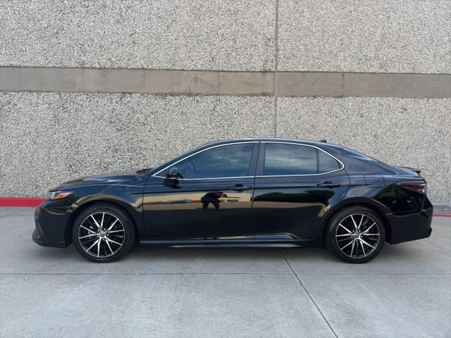 2023 Toyota Camry SE Hybrid