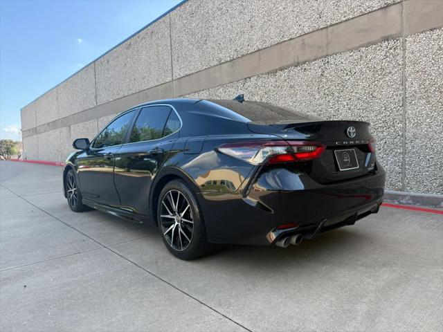 2023 Toyota Camry SE Hybrid