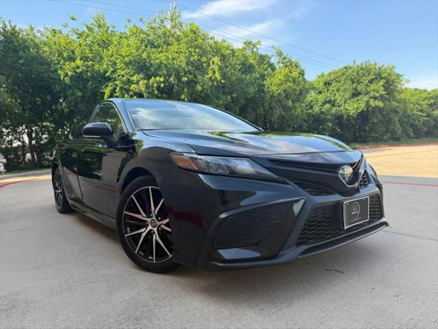 2023 Toyota Camry SE Hybrid