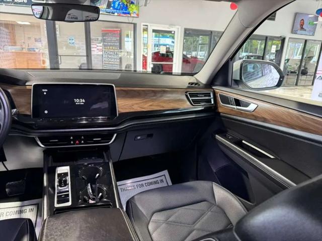 2025 Volkswagen Atlas 2.0T SE w/Technology