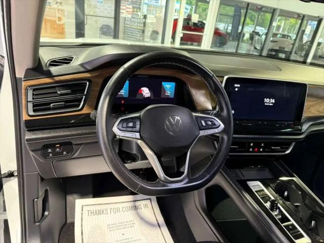 2025 Volkswagen Atlas 2.0T SE w/Technology
