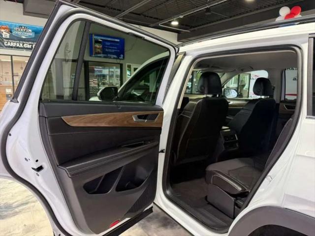 2025 Volkswagen Atlas 2.0T SE w/Technology