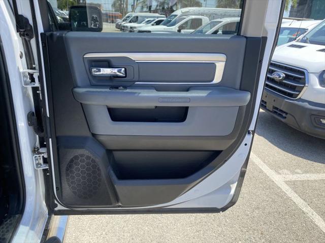 2019 Ram 1500 Classic SLT Crew Cab 4x2 64 Box