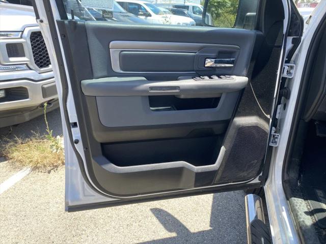 2019 Ram 1500 Classic SLT Crew Cab 4x2 64 Box