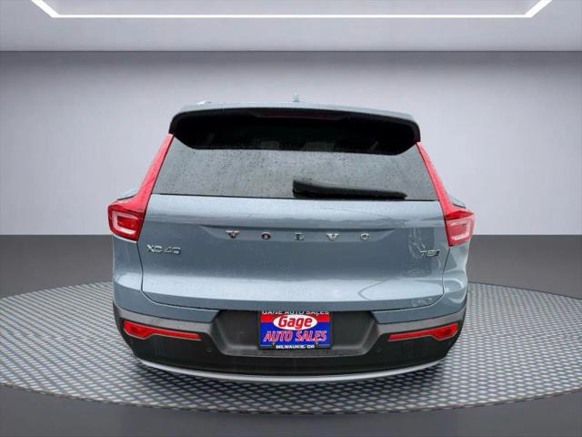 2022 Volvo XC40 T5 Momentum