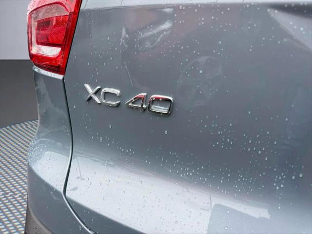 2022 Volvo XC40 T5 Momentum