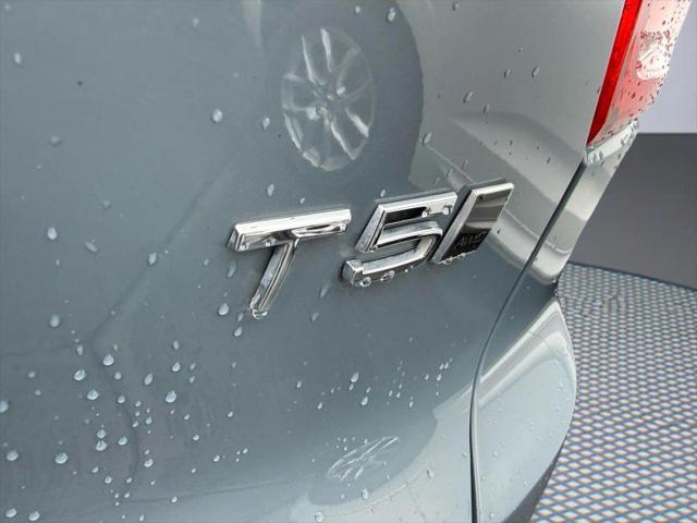 2022 Volvo XC40 T5 Momentum
