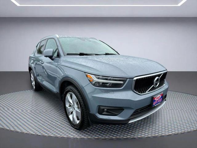 2022 Volvo XC40 T5 Momentum