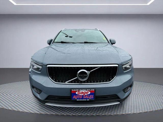 2022 Volvo XC40 T5 Momentum