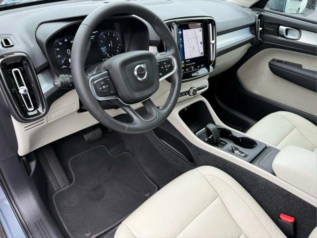2022 Volvo XC40 T5 Momentum