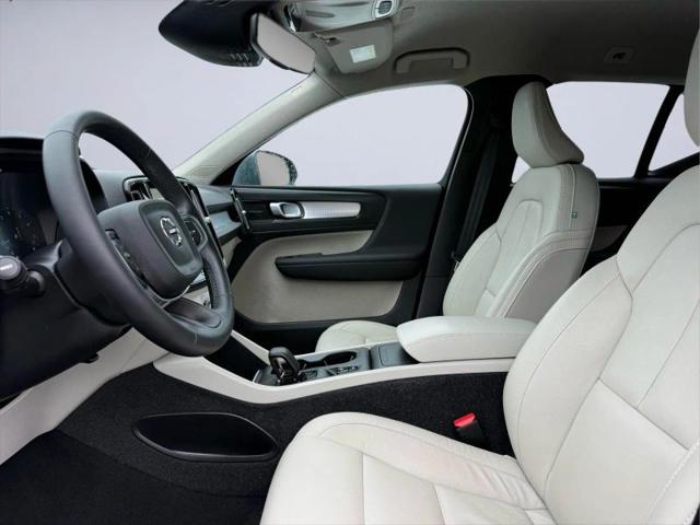 2022 Volvo XC40 T5 Momentum
